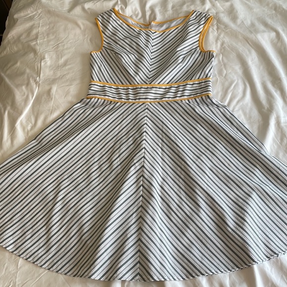 London Style Seersucker Dress - Picture 6 of 6